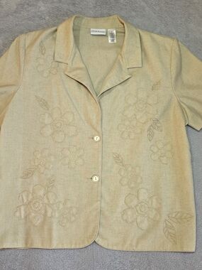 Alfred Dunner Womens Size 18 Embroidered Floral Button Up Top Beige Short Sleeve